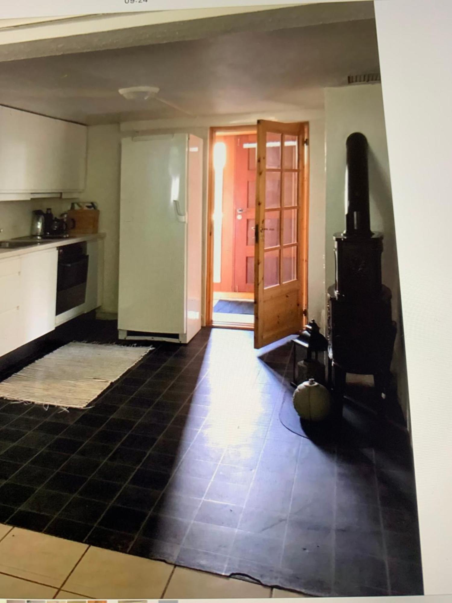 Sentrumsnaer Kjellerleilighet, Naer Sykehus Og Hogskole, Parkering ハウゲスン エクステリア 写真